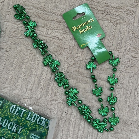 St Patrick’s Day bundle green derby hat, shamrock beads, shamrock band, New - Picture 12 of 16